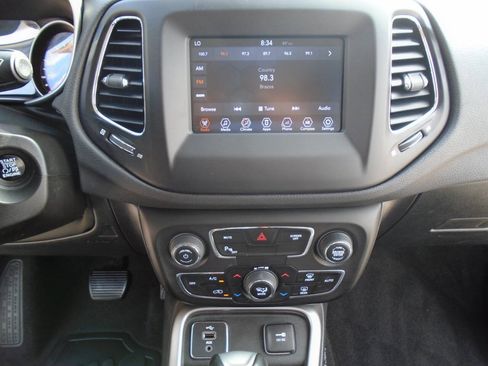 Used 2018 Jeep Compass Latitude w/ Popular Equipment Group FWD image 14