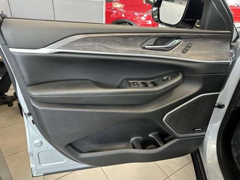 Used 2024 Jeep Grand Cherokee Limited 4xe image 13