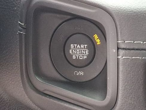 Used 2025 Jeep Wrangler Unlimited Sahara AWD/4WD image 17