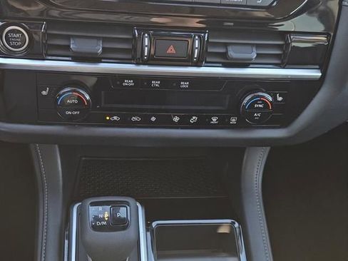 Used 2024 Nissan Pathfinder SV image 15