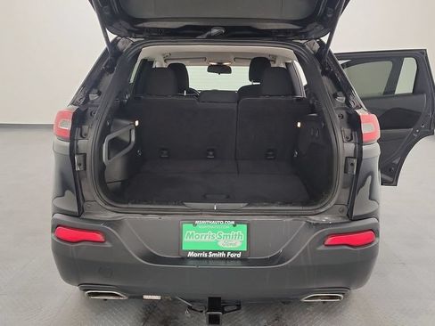 Used 2017 Jeep Cherokee Latitude w/ Comfort & Sound Group AWD/4WD image 18