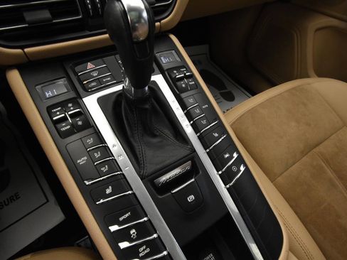 Used 2020 Porsche Macan image 22