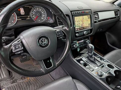 Used 2017 Volkswagen Touareg Sport image 26