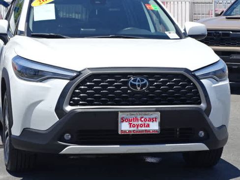 Certified 2022 Toyota Corolla Cross XLE w/ Convenience Package AWD/4WD image 4