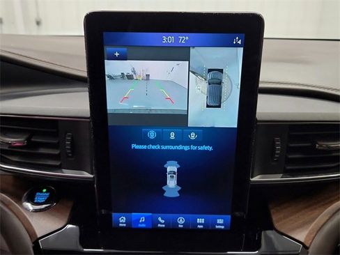 Used 2021 Ford Explorer King Ranch w/ Premium Technology Package image 24