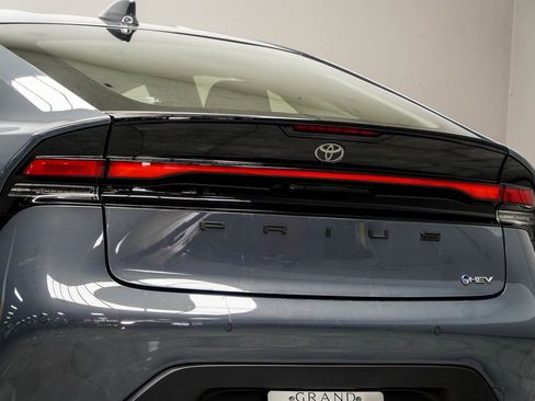 Used 2025 Toyota Prius LE image 13