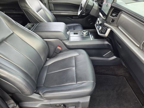Certified 2022 Ford Expedition XLT image 12