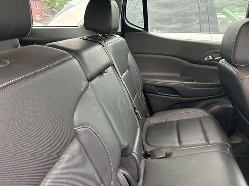 Used 2023 GMC Acadia SLT FWD image 13