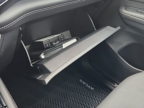 New 2026 Volkswagen Atlas Cross Sport SEL Premium R-Line image 30