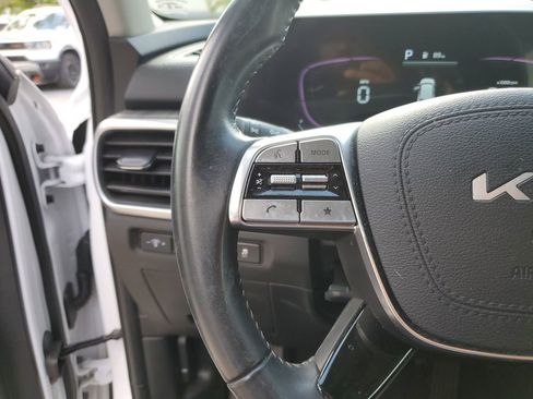 Used 2024 Kia Telluride EX w/ EX Captain's Chair Package FWD image 22