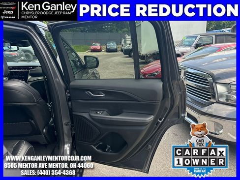 Used 2024 Jeep Grand Cherokee Altitude AWD/4WD image 24