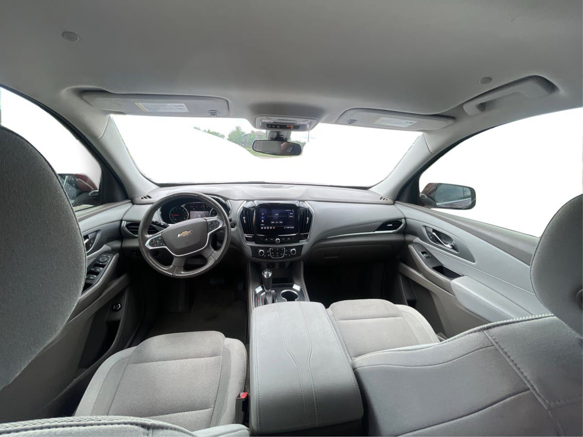 Used 2020 Chevrolet Traverse LT w/ Driver Confidence II Package AWD/4WD image 13