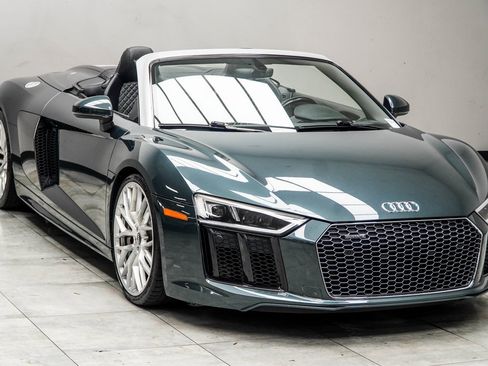 Used 2017 Audi R8 V10 w/ Carbon Exterior Package image 7