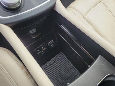 Used 2017 Chrysler 200 Limited Platinum image 28