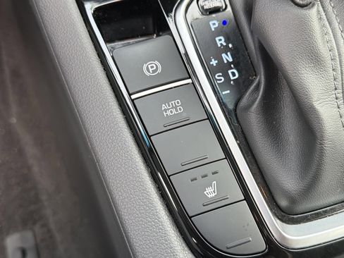 Used 2022 Hyundai Ioniq SE image 16