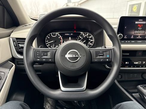 Used 2024 Nissan Rogue SV AWD/4WD image 16