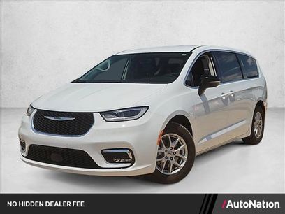Used 2024 Chrysler Pacifica Touring-L