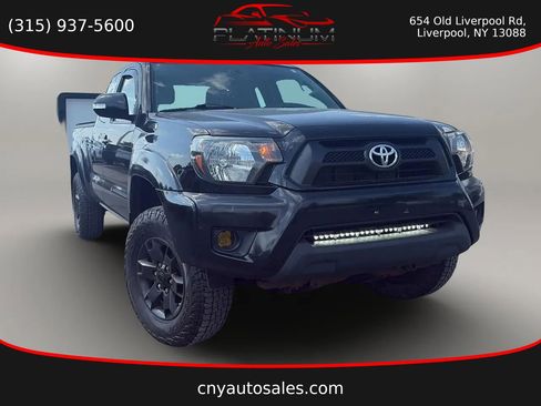 Used 2015 Toyota Tacoma 4x4 Access Cab V6 w/ SR Package image 1