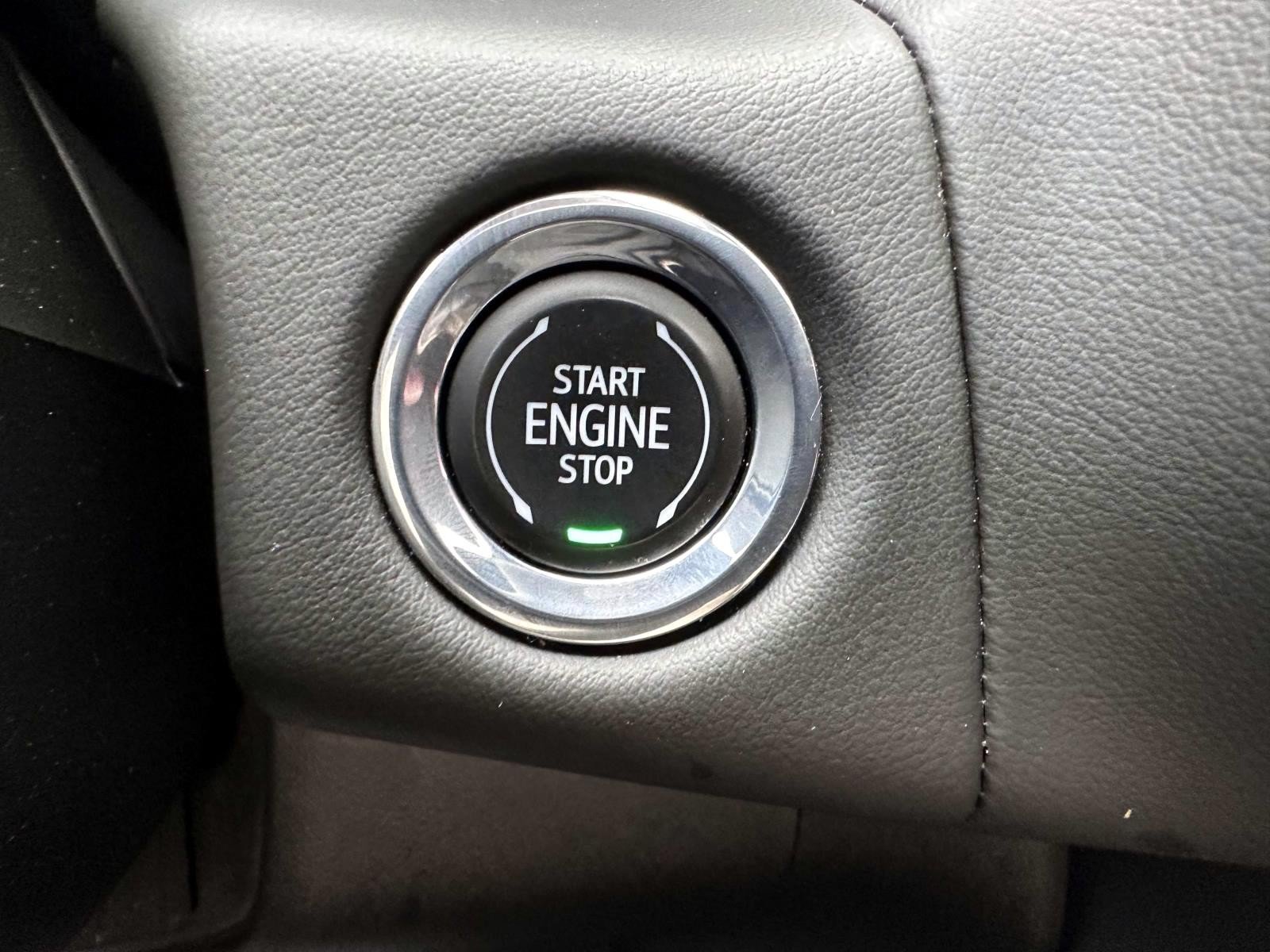 Used 2023 GMC Yukon XL AT4 w/ AT4 Premium Package AWD/4WD image 23