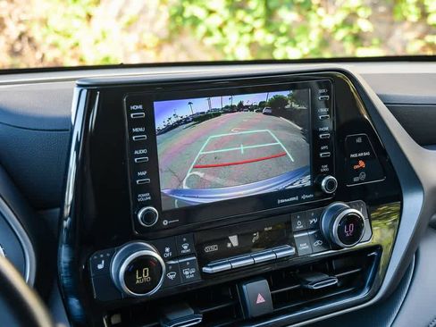 Used 2022 Toyota Highlander XLE image 24