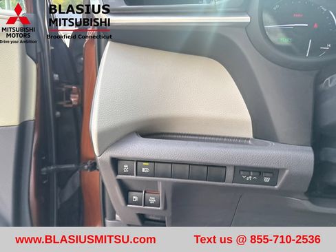 Used 2022 Toyota Sienna XLE AWD/4WD image 22
