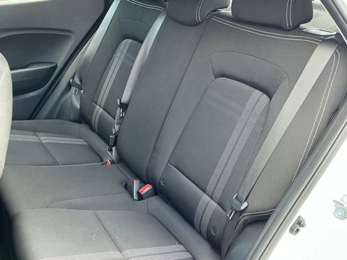 Used 2025 Hyundai Venue SEL FWD image 23
