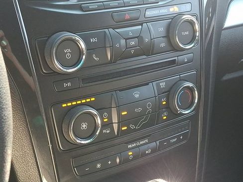 Used 2017 Ford Explorer XLT AWD/4WD image 18