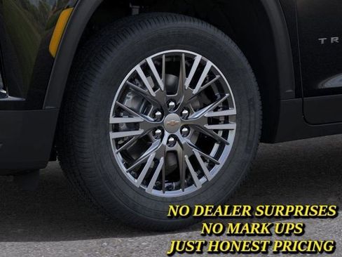 New 2026 Chevrolet Traverse LT w/ Driver Confidence Package FWD image 9