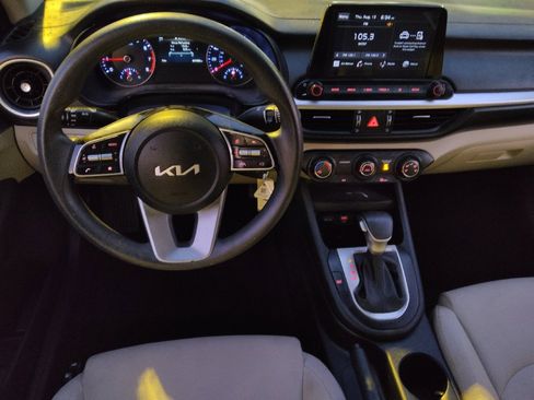 Used 2022 Kia Forte LXS w/ LXS Technology Package FWD image 22