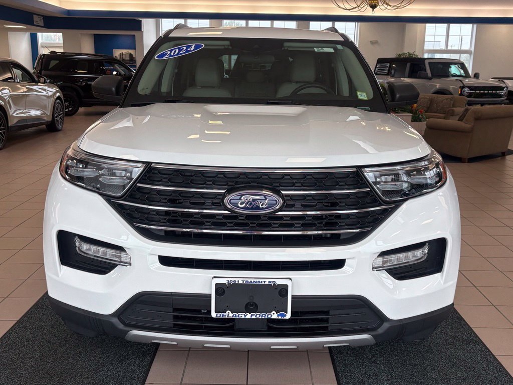 Used 2024 Ford Explorer XLT w/ Equipment Group 202A AWD/4WD image 8
