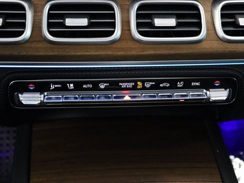 Used 2024 Mercedes-Benz GLS 580 4MATIC image 29