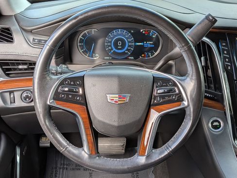 Used 2019 Cadillac Escalade Luxury image 19