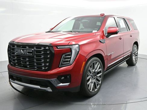 Used 2025 GMC Yukon Denali Ultimate AWD/4WD image 3