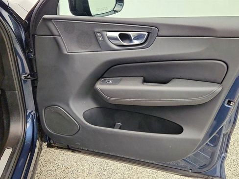 Used 2025 Volvo XC60 B5 Plus image 25