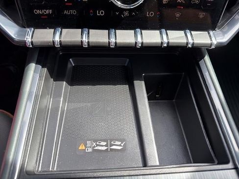 Used 2025 GMC Acadia AT4 w/ Luxury Package AWD/4WD image 37