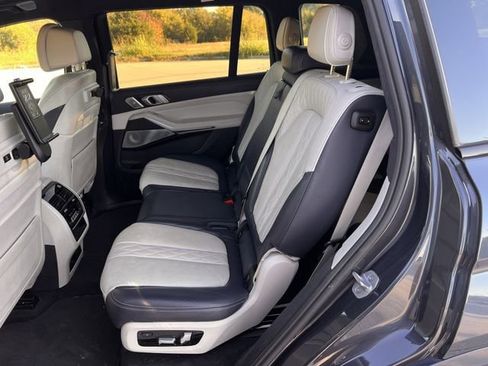 Used 2019 BMW X7 xDrive50i w/ Dynamic Handling Package image 32