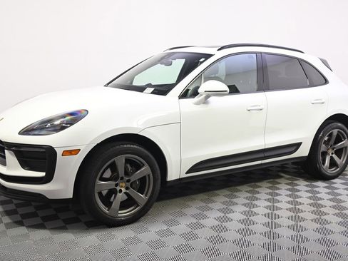 Used 2022 Porsche Macan AWD/4WD image 2