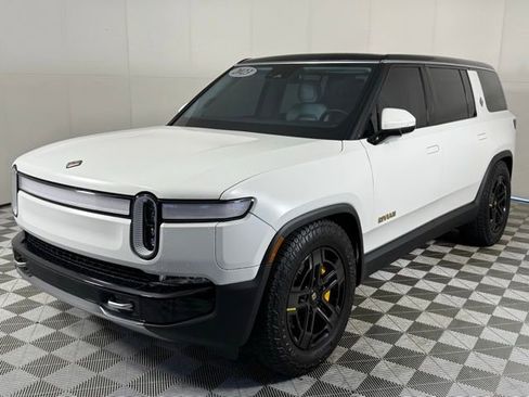 Used 2023 Rivian R1S Launch Edition image 2