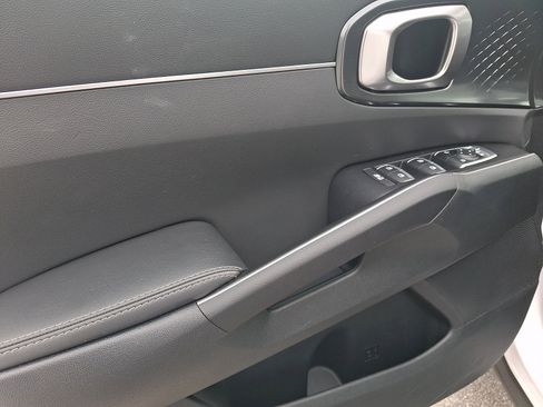 Certified 2025 Kia Sorento S w/ Panoramic Sunroof Package image 12