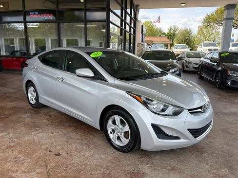 Used 2015 Hyundai Elantra SE FWD image 1