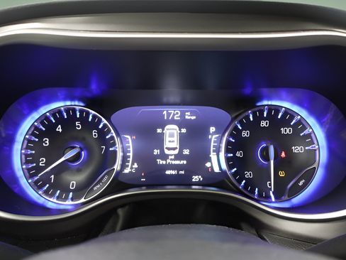 Certified 2024 Chrysler Pacifica Touring-L FWD image 21