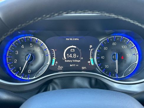Used 2024 Chrysler Pacifica Touring-L FWD image 30