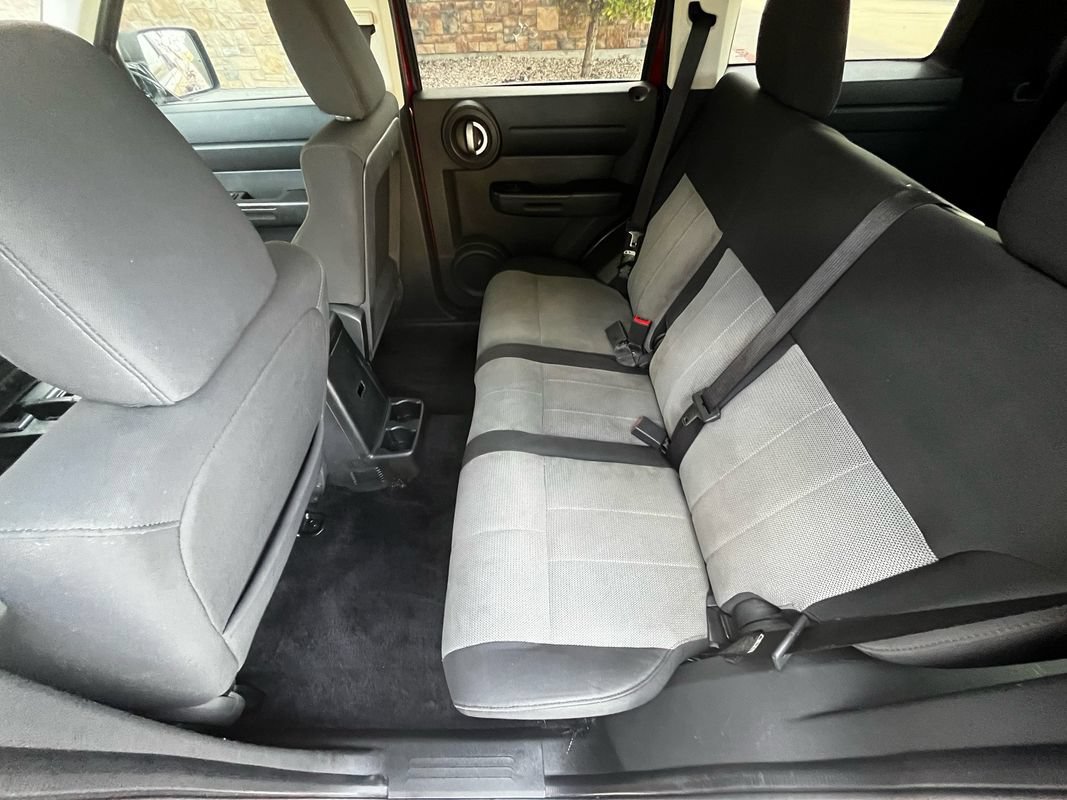 Used 2007 Dodge Nitro SXT RWD image 12