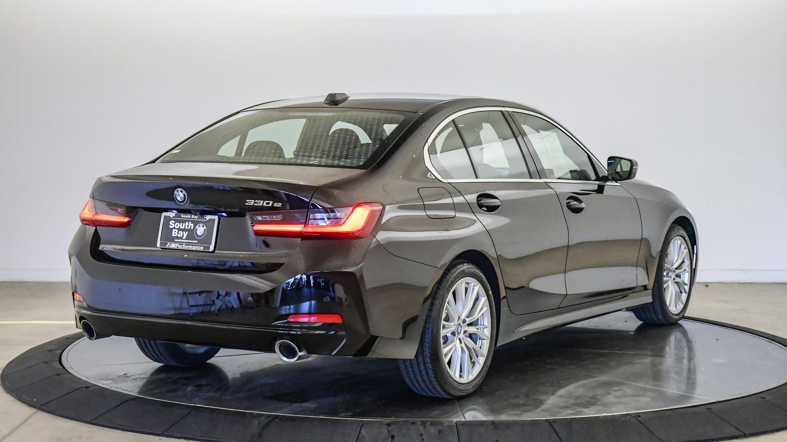Certified 2024 BMW 330e w/ Convenience Package RWD image 3