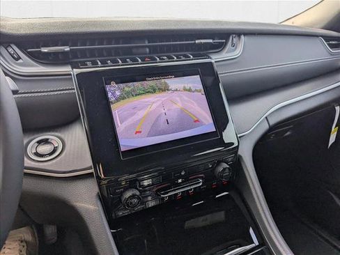 New 2025 Jeep Grand Cherokee L Altitude image 13