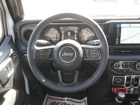Certified 2025 Jeep Gladiator Mojave AWD/4WD image 15