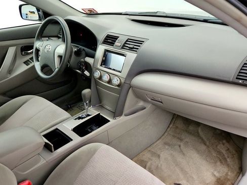 Used 2010 Toyota Camry LE FWD image 23