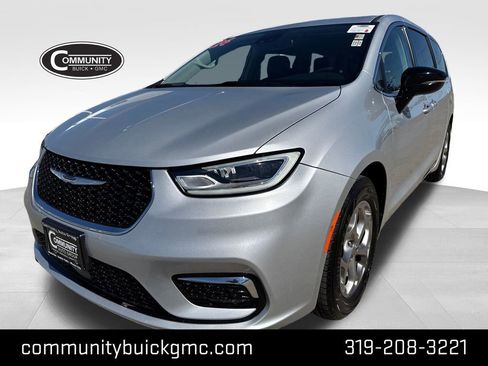 Used 2024 Chrysler Pacifica Limited FWD image 1