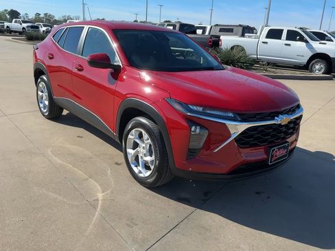 Used 2026 Chevrolet Trax LS w/ LS Convenience Package image 3