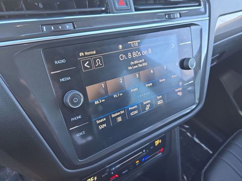 Used 2022 Volkswagen Tiguan SE image 23